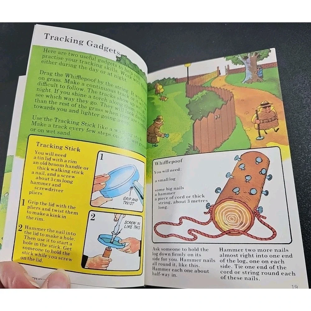Tracking and Trailing (Spy Guides)-Ruth‎ Thomson, Judy Hindley